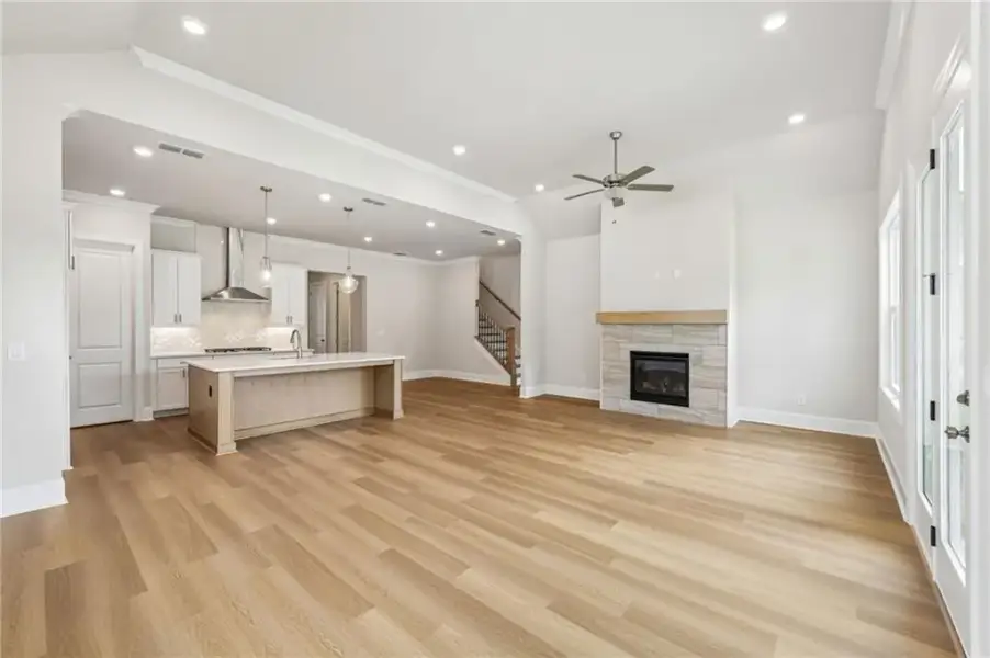 Spacious, unfurnished interior of a new home in Aberdeen, Hoschton (Image 39).