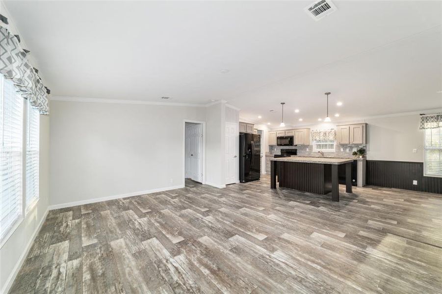 Spacious, unfurnished interior of a new home in , Ocala (Image 23).