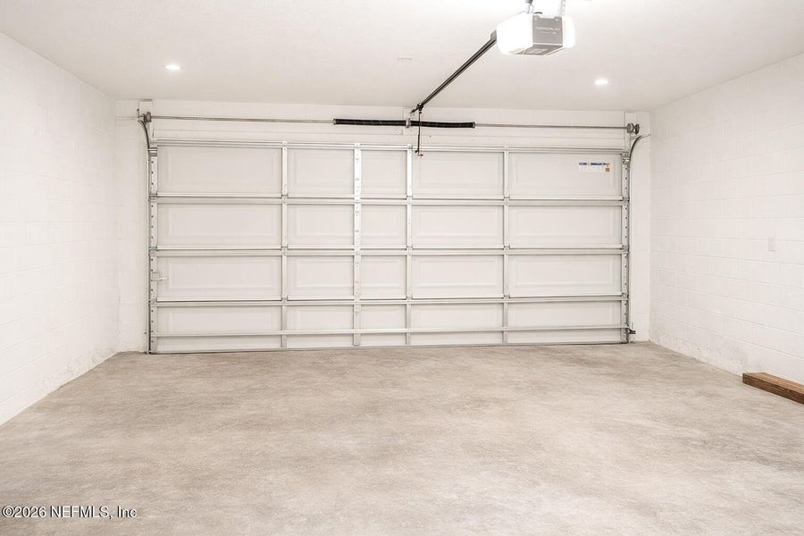 Spacious, unfurnished interior of a new home in , Palm Coast (Image 21).