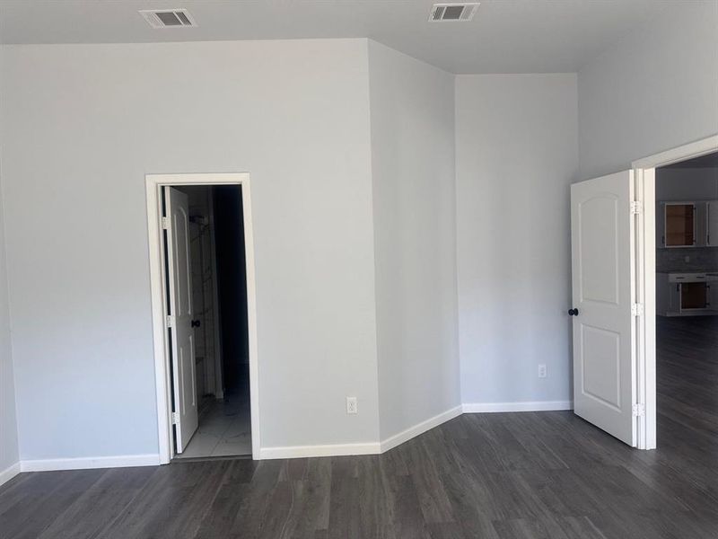 Spacious, unfurnished interior of a new home in , Granbury (Image 30). Spacious, unfurnished interior of a new home in , Granbury (Image 30).