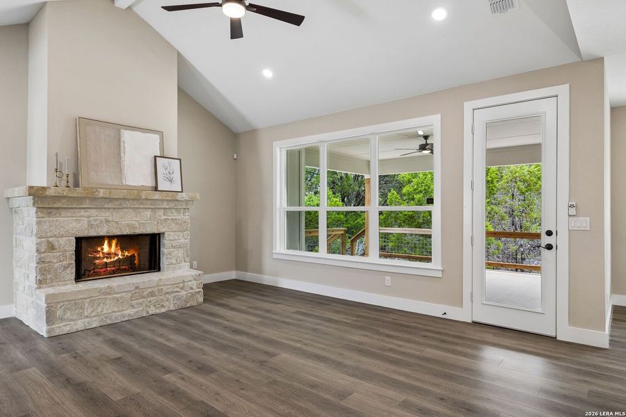 Spacious, unfurnished interior of a new home in , Canyon Lake (Image 24).