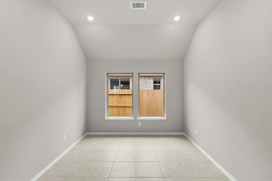 Spacious, unfurnished interior of a new home in Escondido, Magnolia (Image 16).