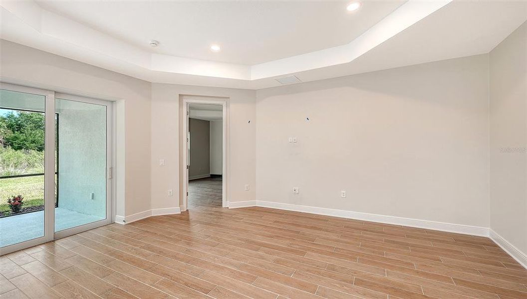 Spacious, unfurnished interior of a new home in Grand Park, Sarasota (Image 29).