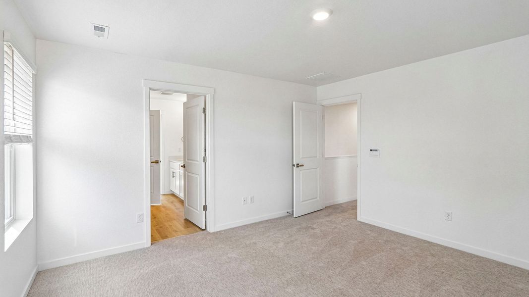 Spacious, unfurnished interior of a new home in Prairie Song, Windsor (Image 19).