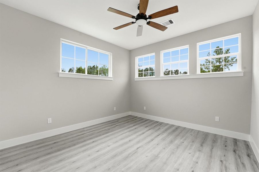 Spacious, unfurnished interior of a new home in , Conroe (Image 23).