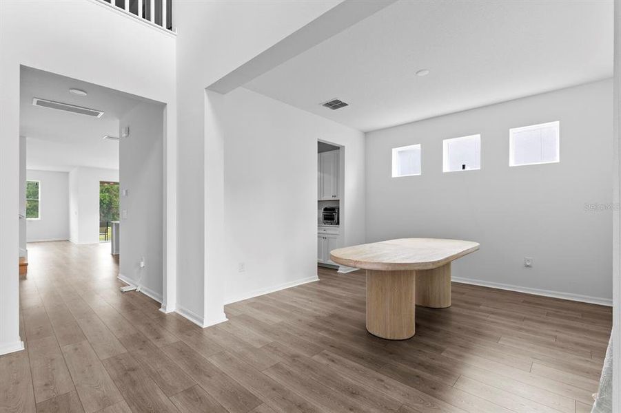 Spacious, unfurnished interior of a new home in , Tampa (Image 26).