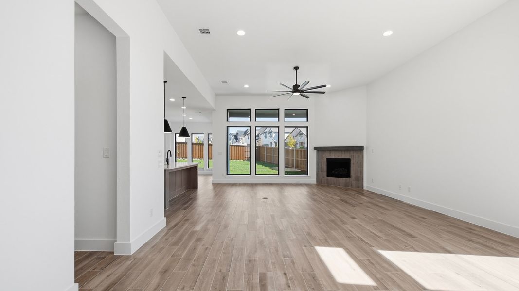 Spacious, unfurnished interior of a new home in Hillstead, Lavon (Image 21).