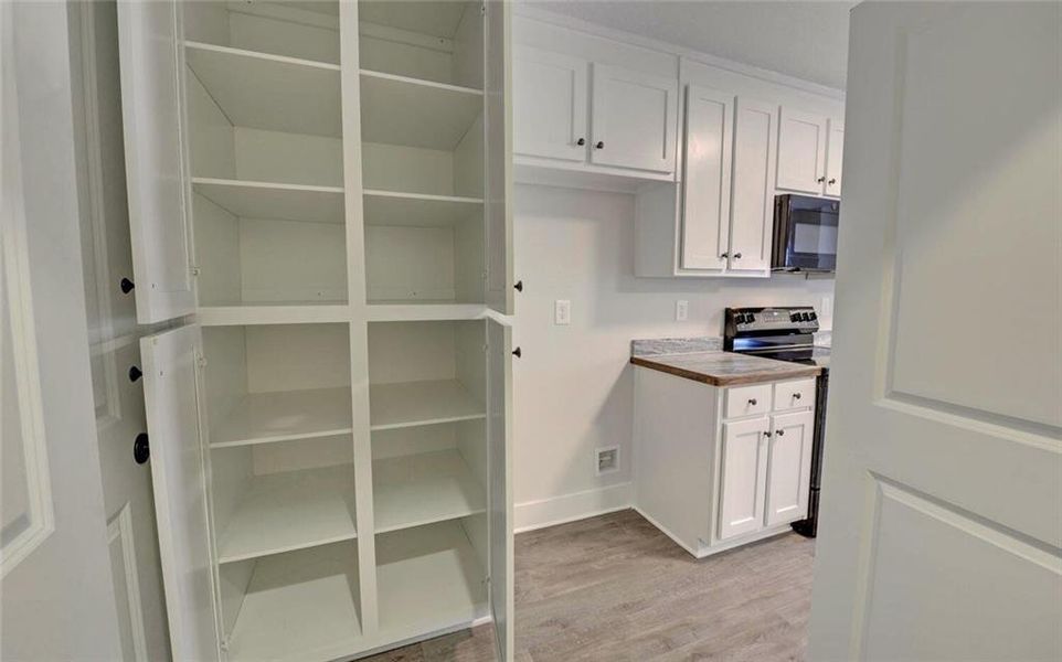 Furnished interior view inside a new home in , Hartwell (Image 7).