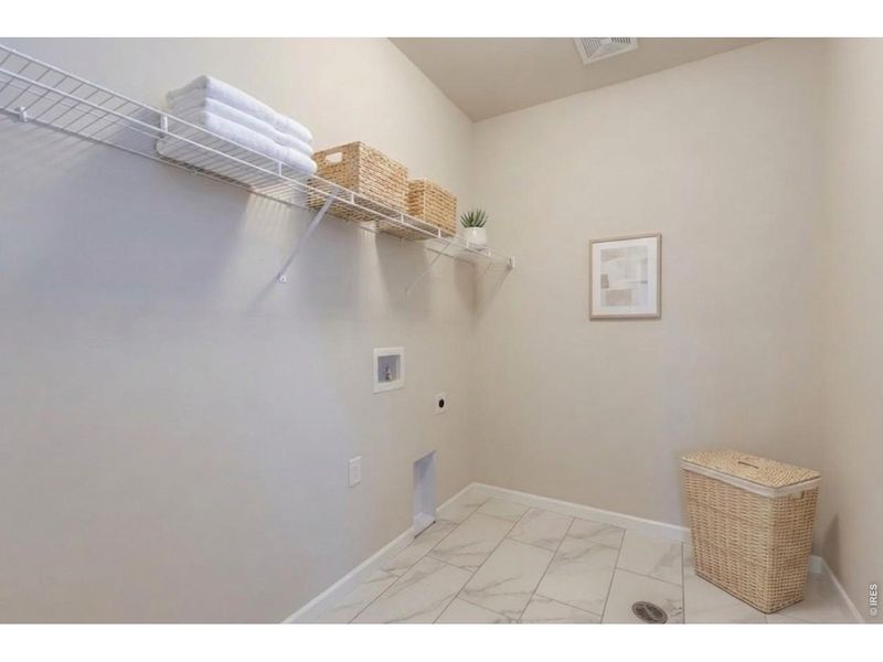 Spacious, unfurnished interior of a new home in Hidden Creek, Frederick (Image 19).