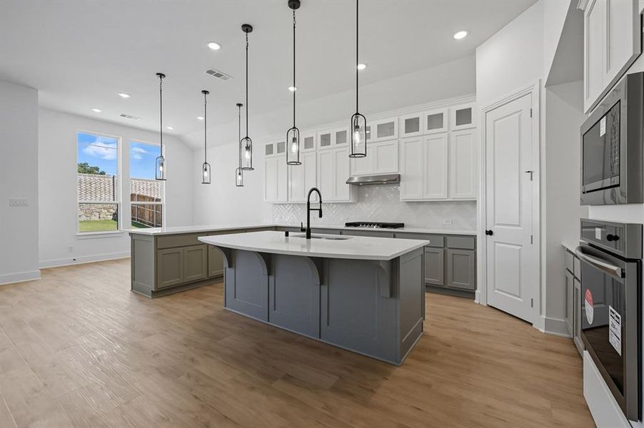 Furnished interior view inside a new home in Ridge Crossing, Waxahachie (Image 8). Furnished interior view inside a new home in Ridge Crossing, Waxahachie (Image 8).