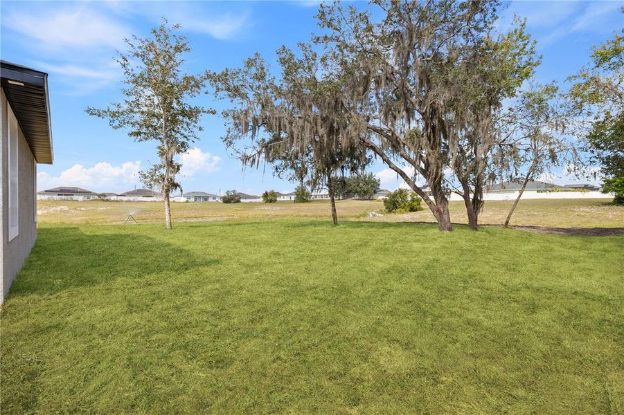 Exterior details and patio area of a home in , Poinciana (Image 4).