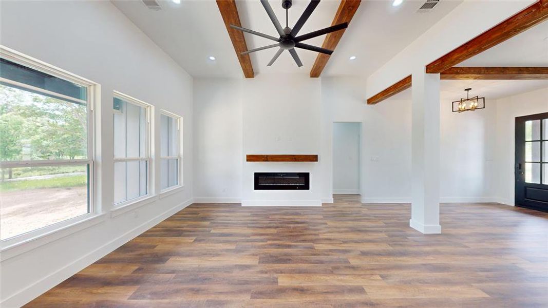 Spacious, unfurnished interior of a new home in , Cleburne (Image 26).
