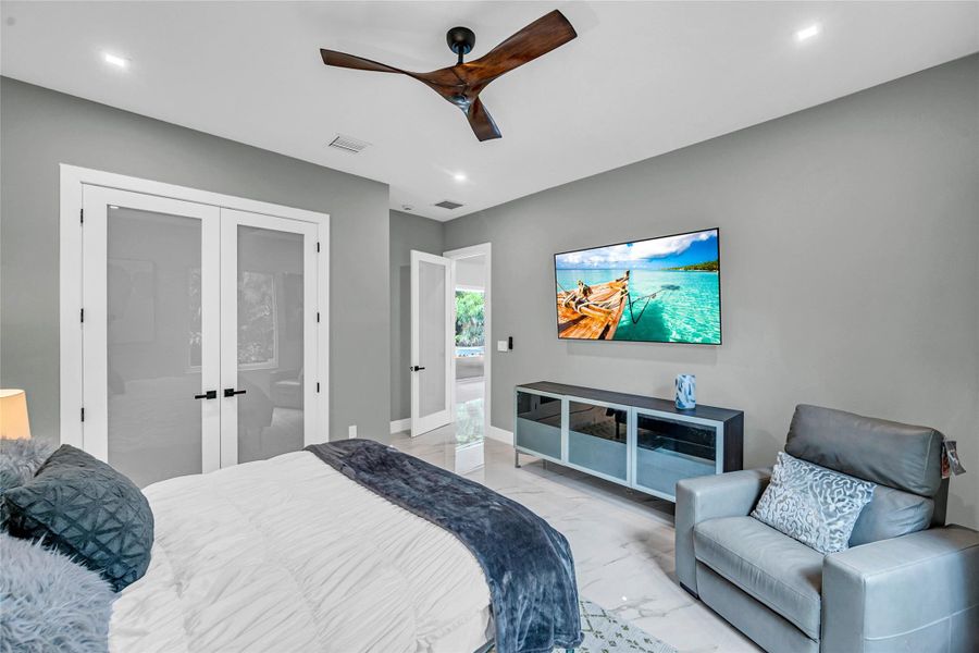 Furnished interior view inside a new home in , Oakland Park (Image 8).