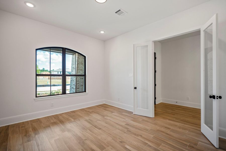 Spacious, unfurnished interior of a new home in Colton, Montgomery (Image 46).