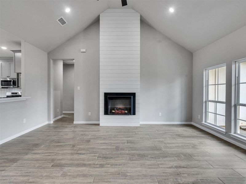 Spacious, unfurnished interior of a new home in , Brazoria (Image 13).