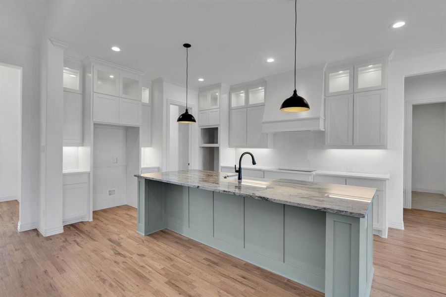 Furnished interior view inside a new home in , Waxahachie (Image 5).