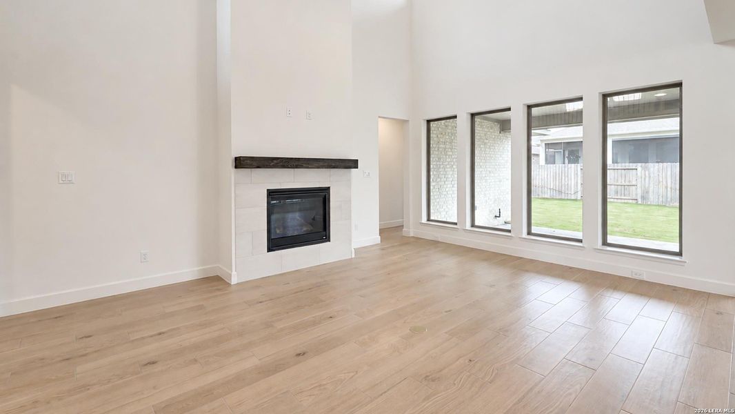 Spacious, unfurnished interior of a new home in Veramendi, New Braunfels (Image 18).