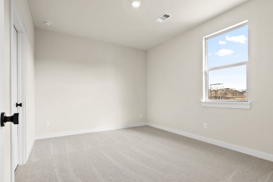 Spacious, unfurnished interior of a new home in Cottonwood Creek, Rowlett (Image 23).