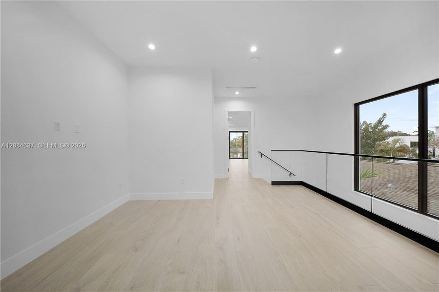 Spacious, unfurnished interior of a new home in , Fort Lauderdale (Image 49).