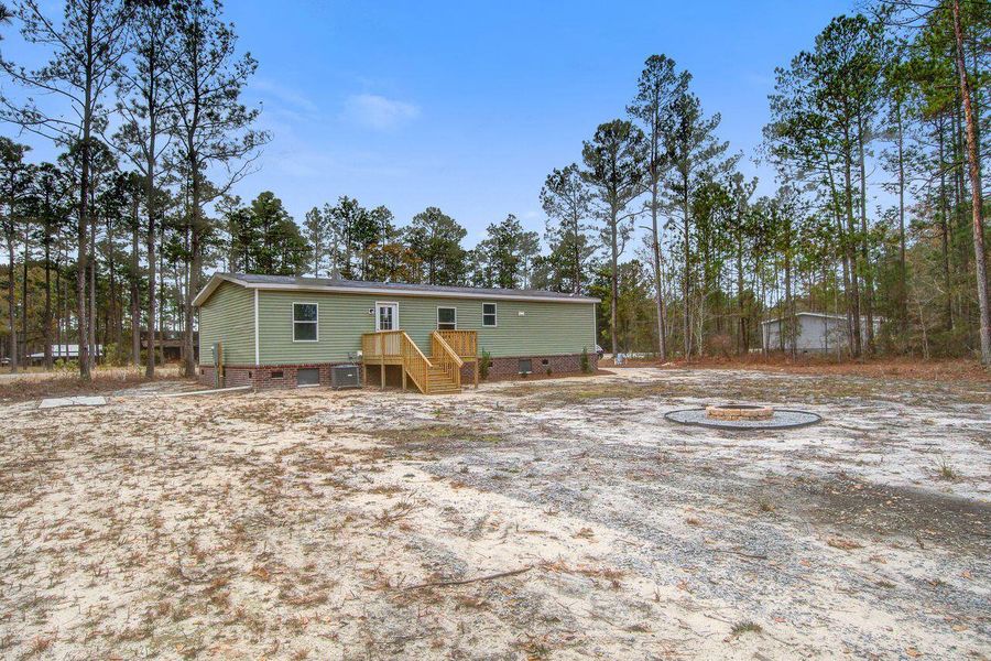 Exterior details and patio area of a home in , Walterboro (Image 15).