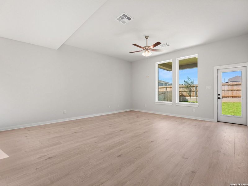 Spacious, unfurnished interior of a new home in Hunter's Ranch, San Antonio (Image 25).