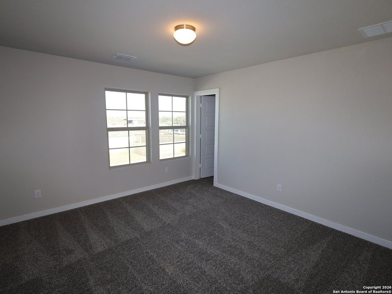 Spacious, unfurnished interior of a new home in Winding Brook, San Antonio (Image 25).