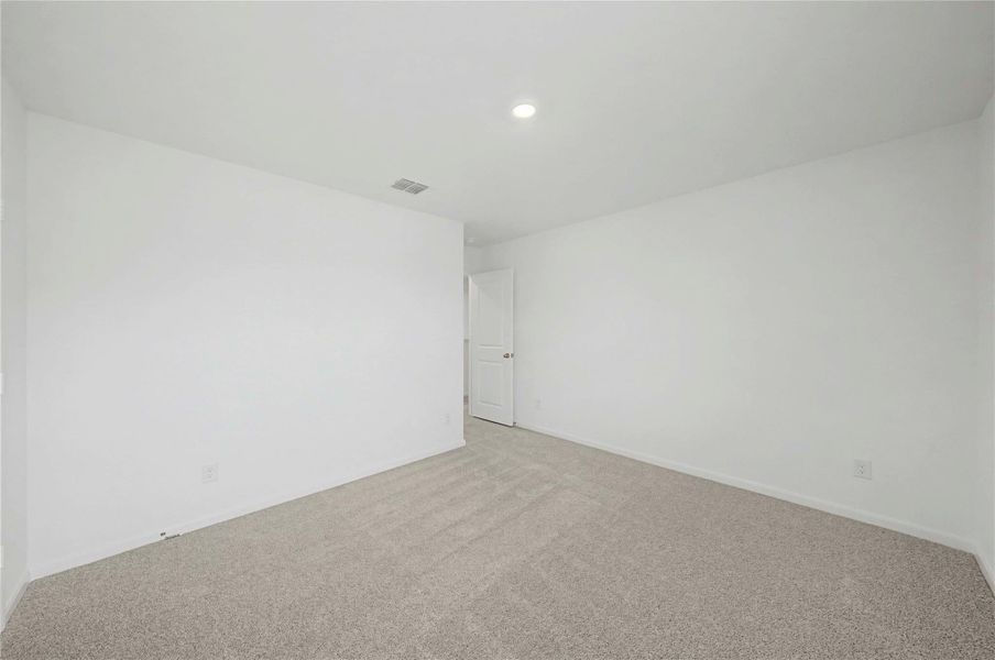 Carpeted empty room with baseboards and recessed lighting