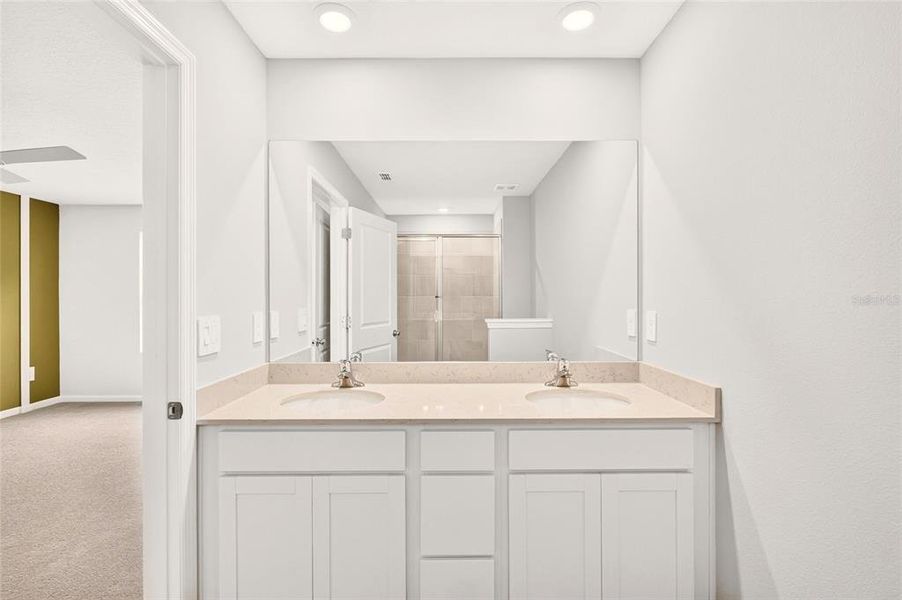 Furnished interior view inside a new home in , Alachua (Image 15).