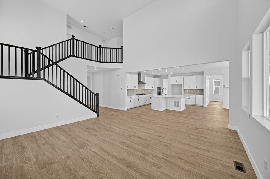 Spacious, unfurnished interior of a new home in Macanta, Castle Rock (Image 16).