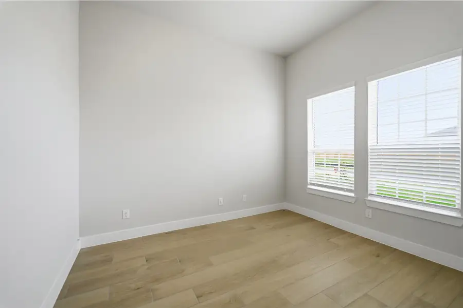 Spacious, unfurnished interior of a new home in Sunterra Lakes, Brookshire (Image 47). Spacious, unfurnished interior of a new home in Sunterra Lakes, Brookshire (Image 47).