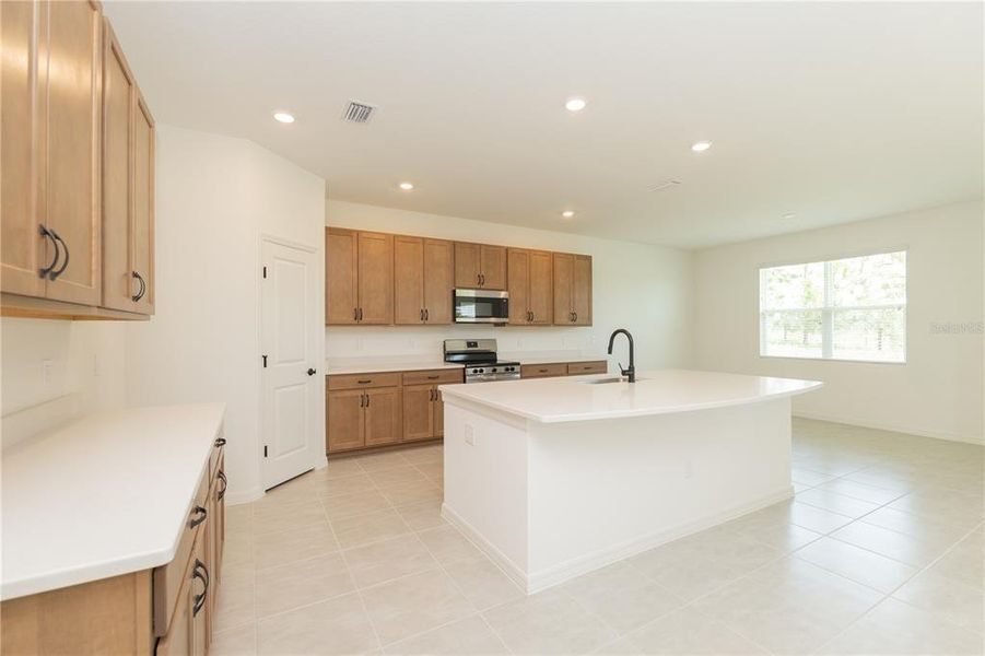 Furnished interior view inside a new home in , Bartow (Image 9).