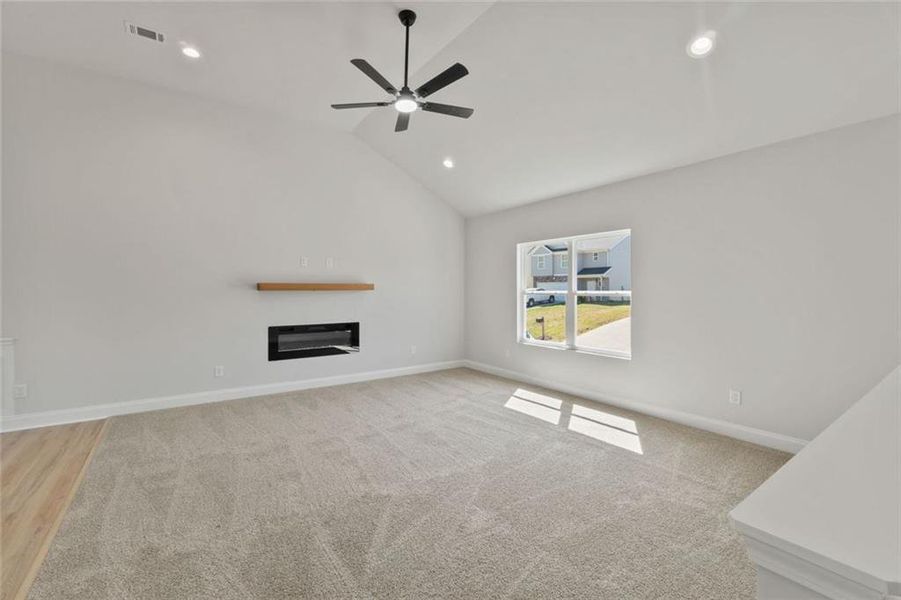 Spacious, unfurnished interior of a new home in , Alto (Image 14).