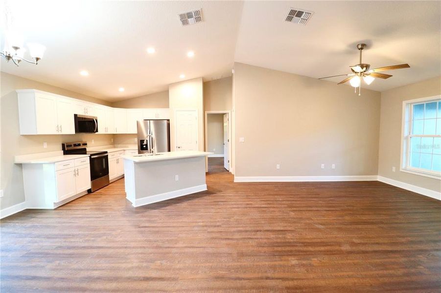 Spacious, unfurnished interior of a new home in , Summerfield (Image 12).