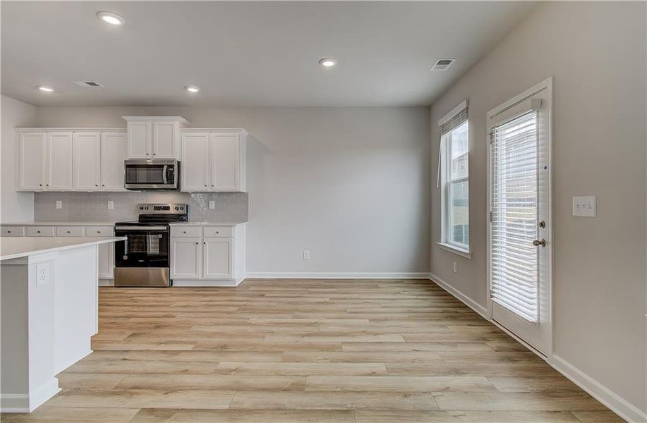 Spacious, unfurnished interior of a new home in Chapel Hill, Newnan (Image 21).