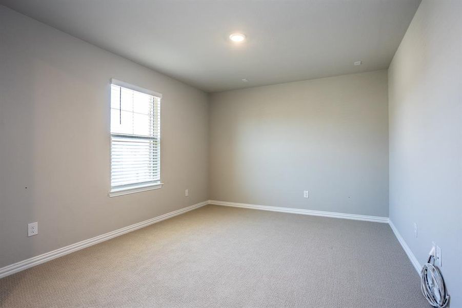 Spacious, unfurnished interior of a new home in , Corinth (Image 25).