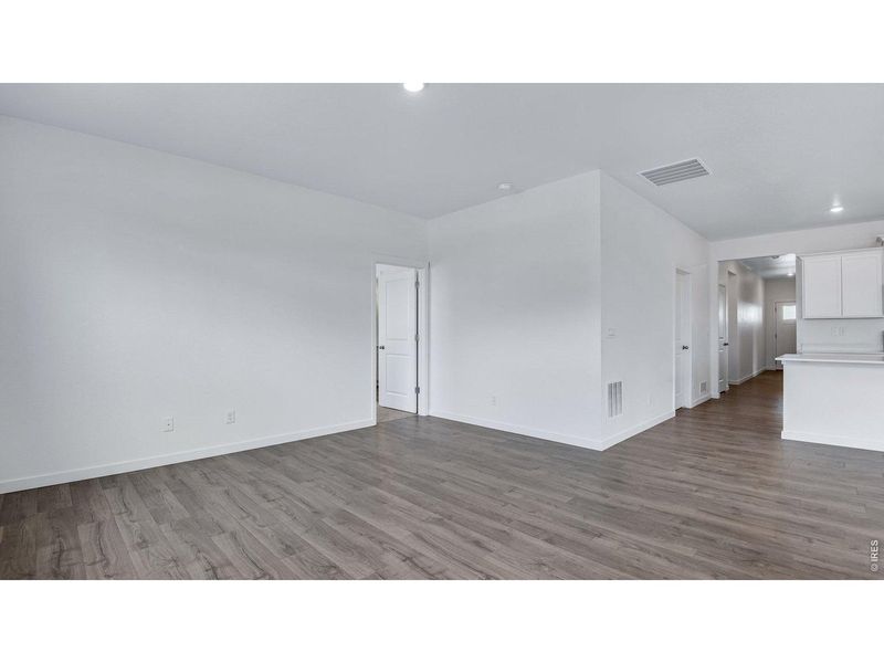 Spacious, unfurnished interior of a new home in Vista Meadows, Fort Lupton (Image 13).