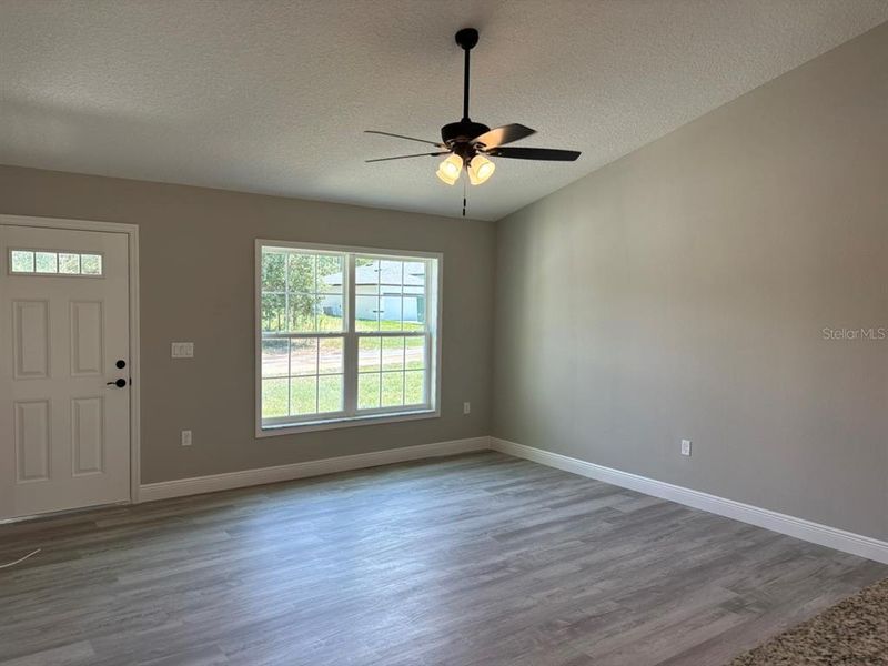 Spacious, unfurnished interior of a new home in , Dunnellon (Image 10).
