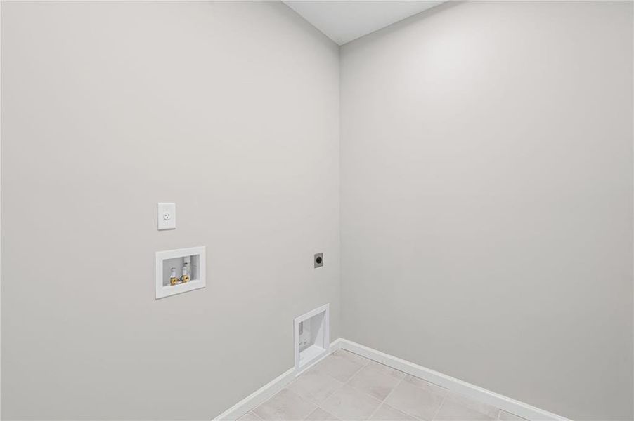 Spacious, unfurnished interior of a new home in Twin Lakes, Hoschton (Image 15).