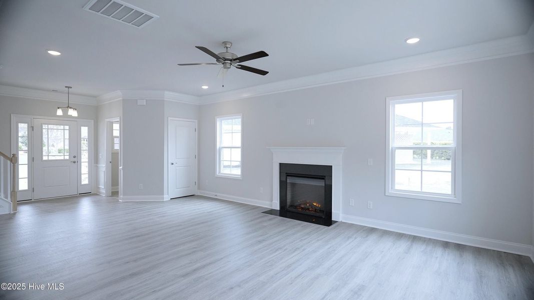 Spacious, unfurnished interior of a new home in Palmetto Creek, Bolivia (Image 12).