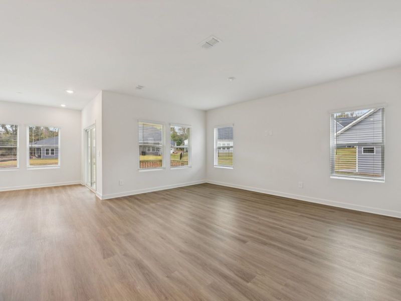 Spacious, unfurnished interior of a new home in Brighton Springs, York (Image 10).