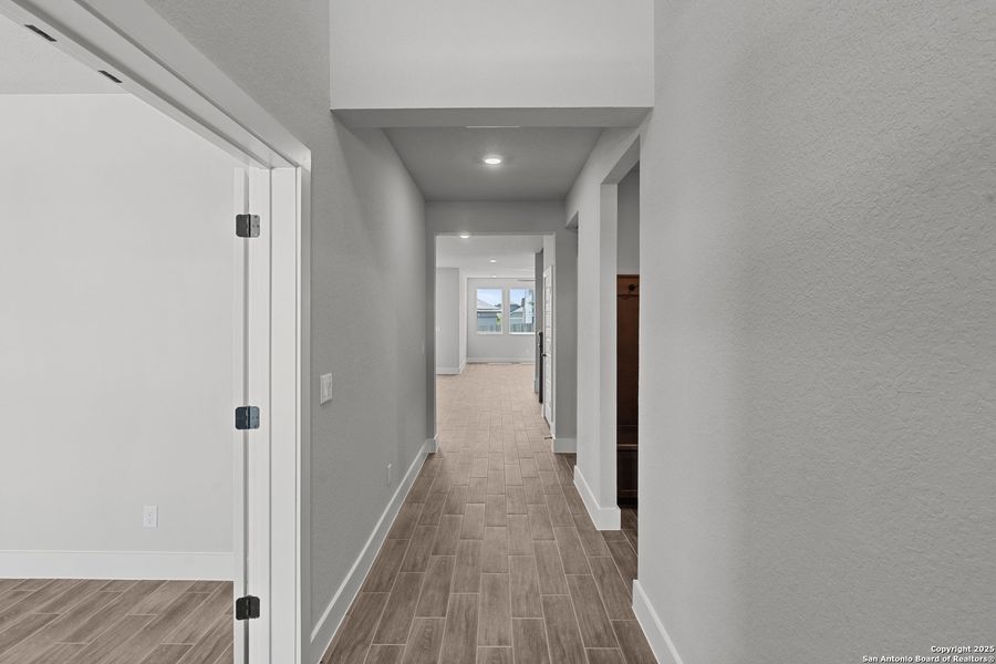 Spacious, unfurnished interior of a new home in Skybrooke, San Antonio (Image 15). Spacious, unfurnished interior of a new home in Skybrooke, San Antonio (Image 15).