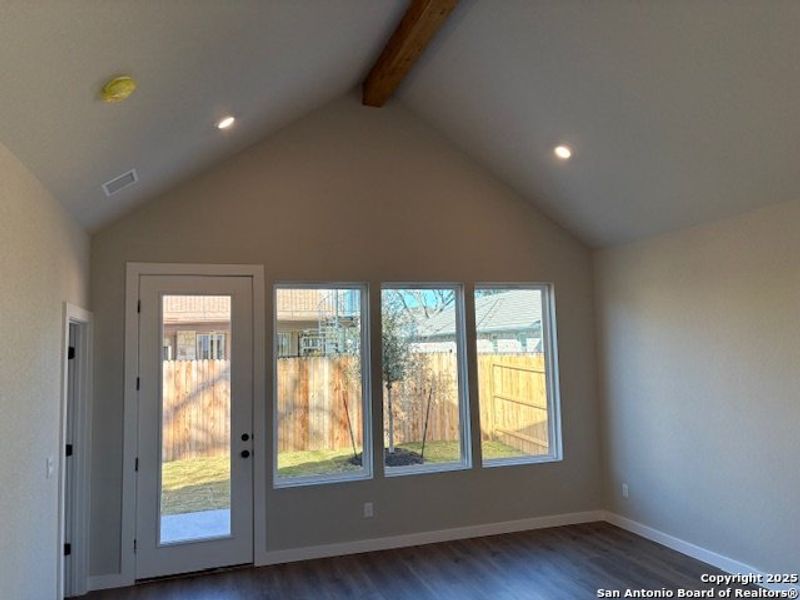 Spacious, unfurnished interior of a new home in , Converse (Image 7).