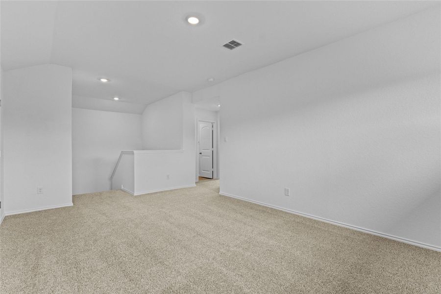 Spacious, unfurnished interior of a new home in Arroyo Ranch, Seguin (Image 22).