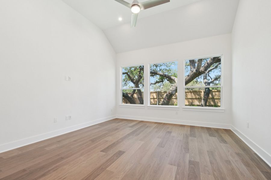 Spacious, unfurnished interior of a new home in Persimmon, Buda (Image 10).