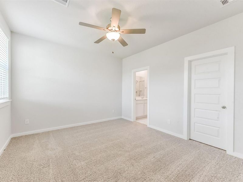 Spacious, unfurnished interior of a new home in Liberty Estates, Cleveland (Image 32).