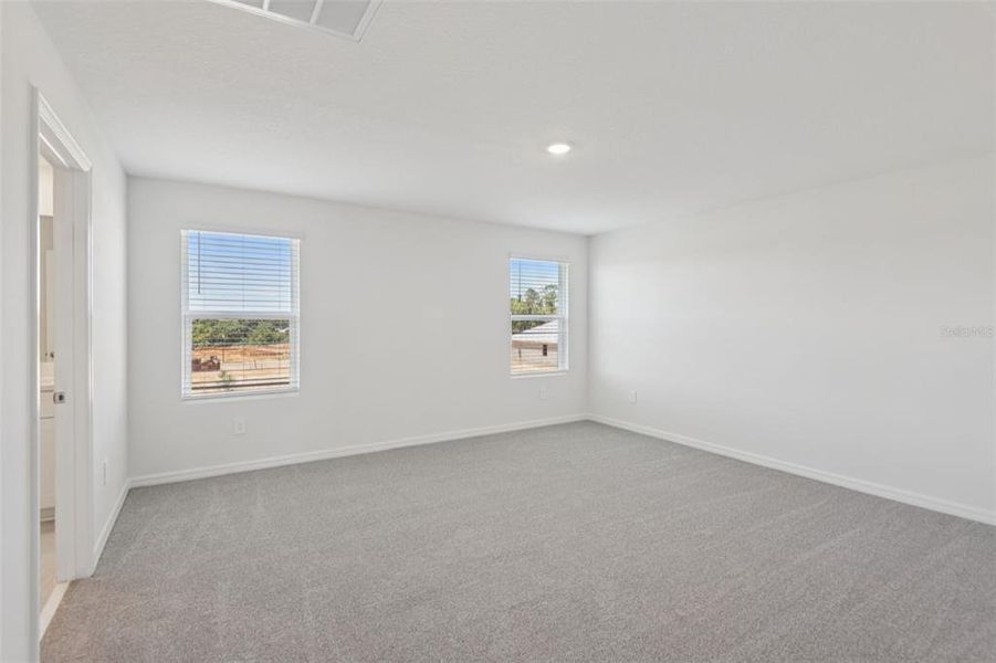 Spacious, unfurnished interior of a new home in Hilltop Vistas, Dade City (Image 25).