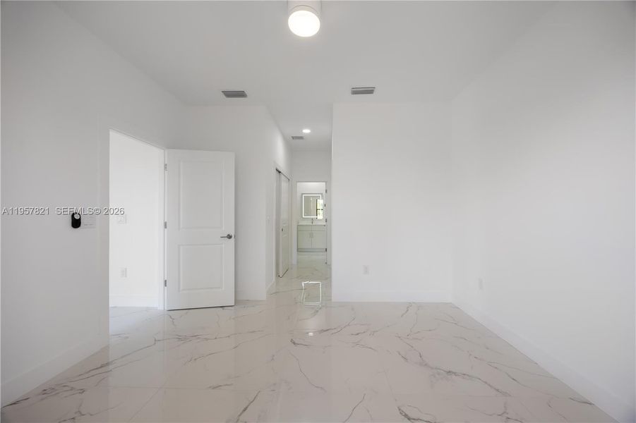 Spacious, unfurnished interior of a new home in , Lehigh Acres (Image 24).