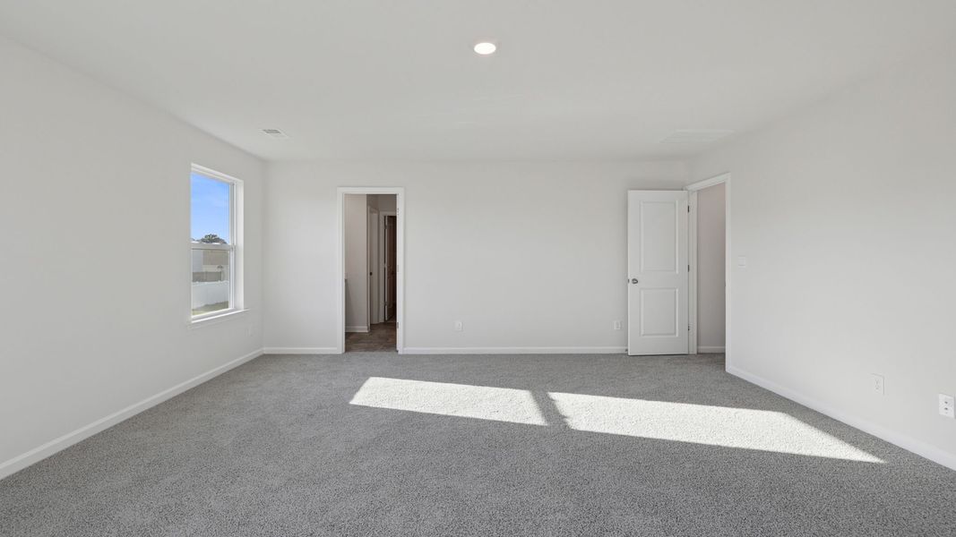Spacious, unfurnished interior of a new home in Durbin Meadows Traditions, Fountain Inn (Image 29).