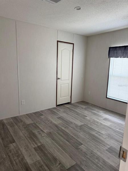 Spacious, unfurnished interior of a new home in , Bronson (Image 18).