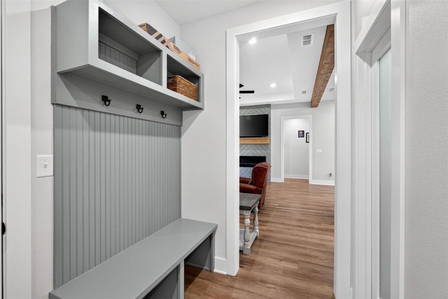 Furnished interior view inside a new home in , Kilgore (Image 38).